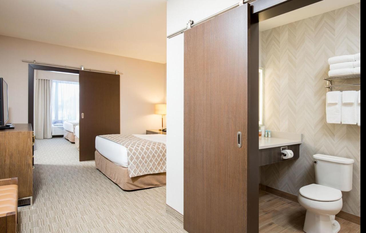 Pomeroy Inn & Suites Prince George Exteriör bild