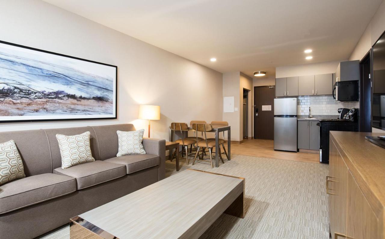 Pomeroy Inn & Suites Prince George Exteriör bild