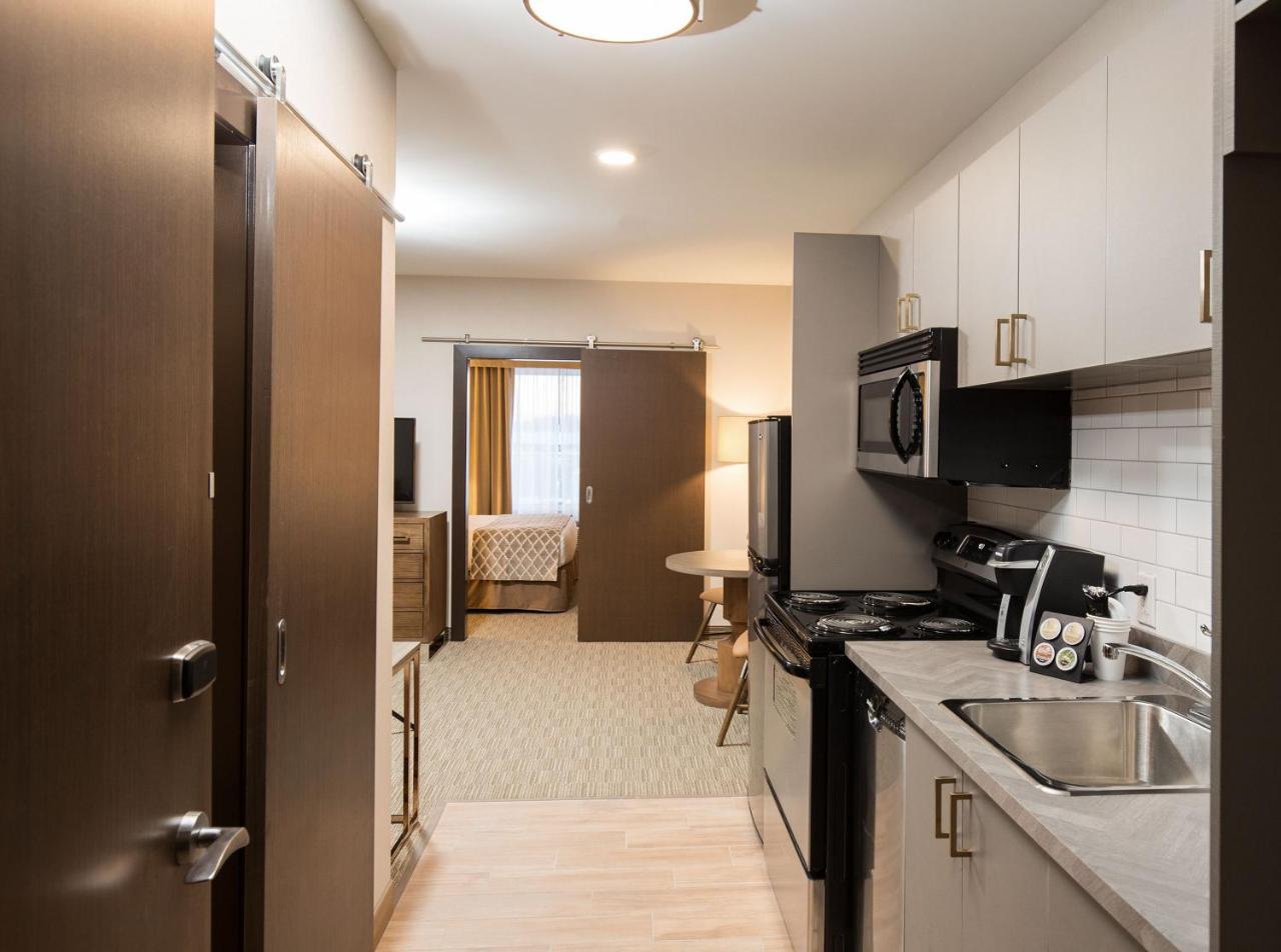 Pomeroy Inn & Suites Prince George Exteriör bild